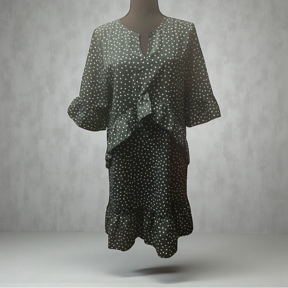 001 DRSS: Exlura polka dots dress size M